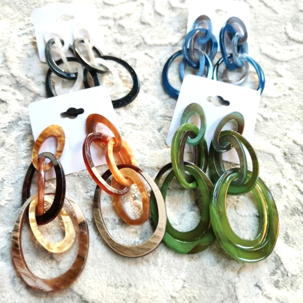 Black and White Link with Marbeling Statement Earrings - Picture 4 of 10